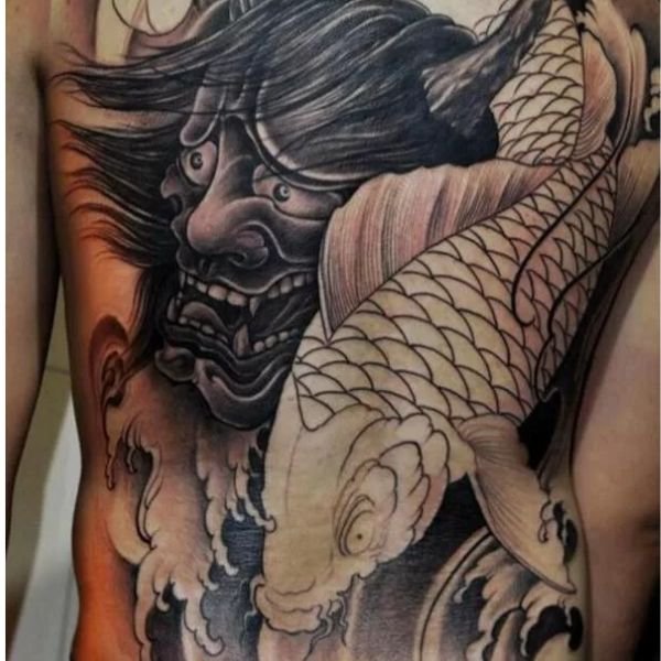 Tatoo cá chép mặt quỷ ở lưng