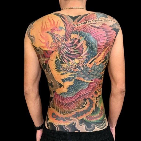 Mẫu tattoo phượng hoàng kín lưng