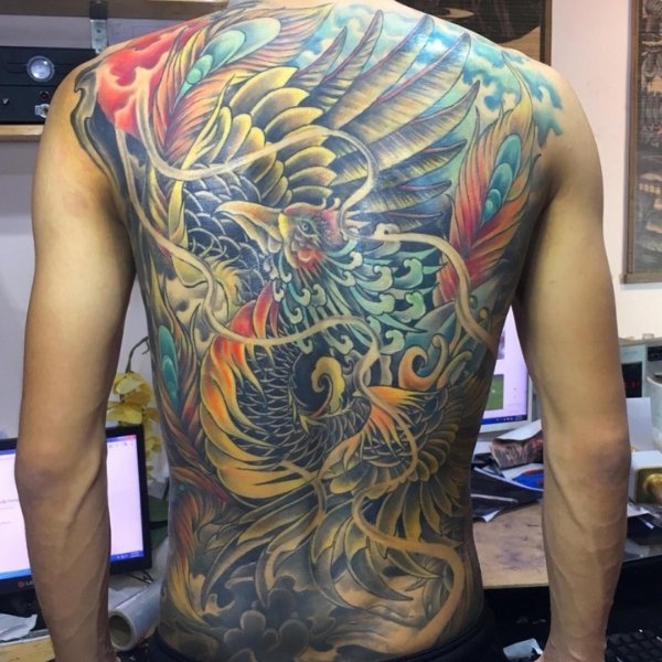 Những tattoo phượng hoàng kín lưng