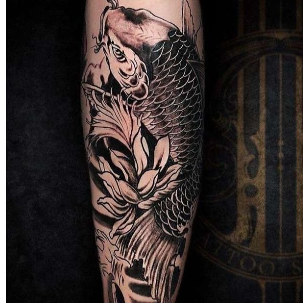 Tatoo cá chép hoa sen ở chân