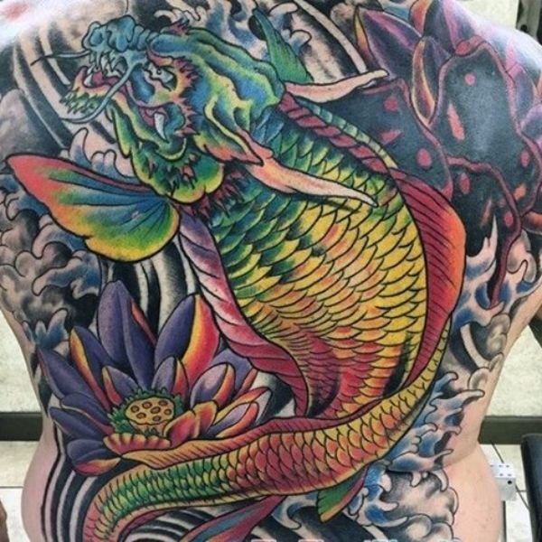 Tatoo cá chép rồng ở lưng