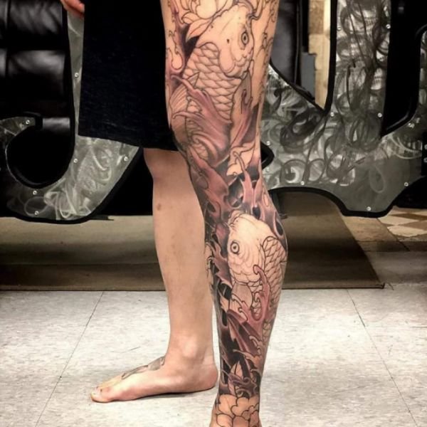 Tatoo cá chép song ngu ở chân