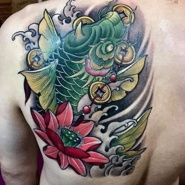 Tatoo cá chép xanh ở vai