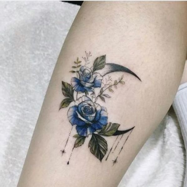 Tatoo hoa hồng bắp chân cho nữ