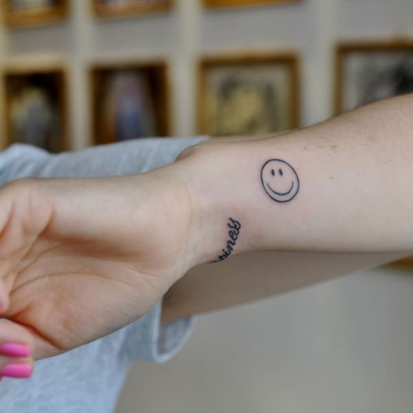 tatoo mặt cười mini