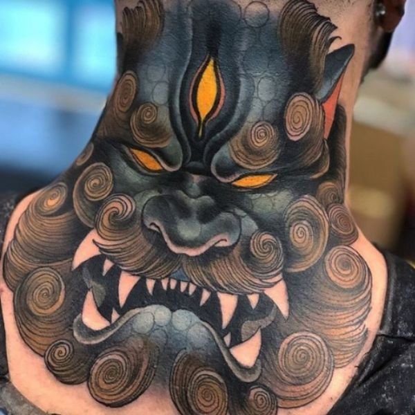 Tatoo mặt quỷ kín cổ