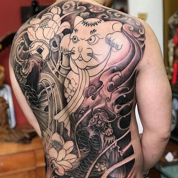 Tatoo mèo thần tài bít lưng