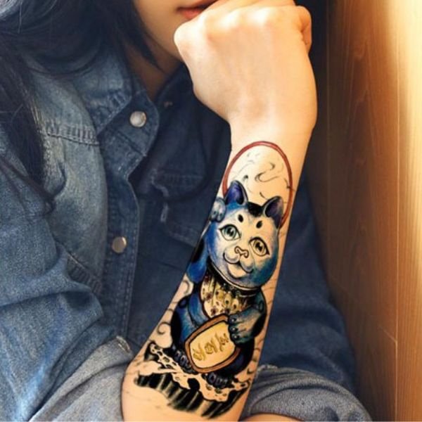 Tatoo mèo thần tài tay