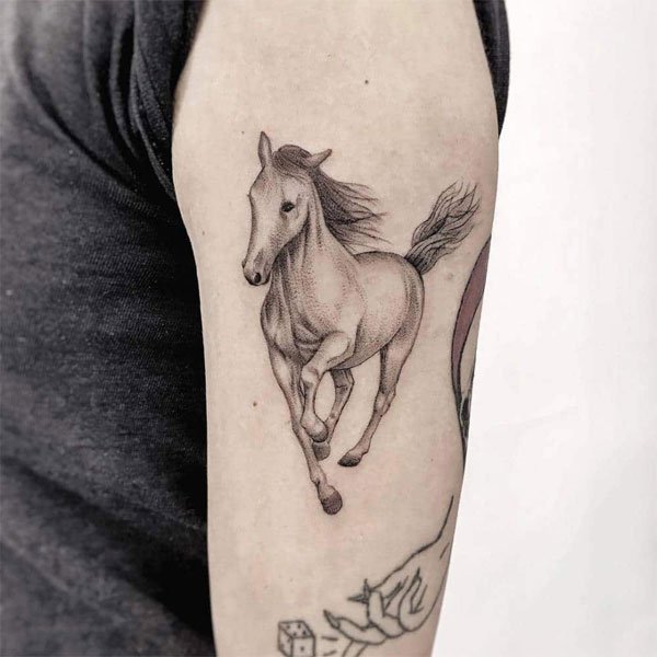 Tattoo 12 con giáp tuổi ngọ ý nghĩa