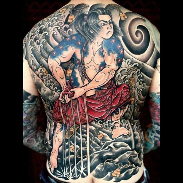 Tattoo bít lưng nhật cổ