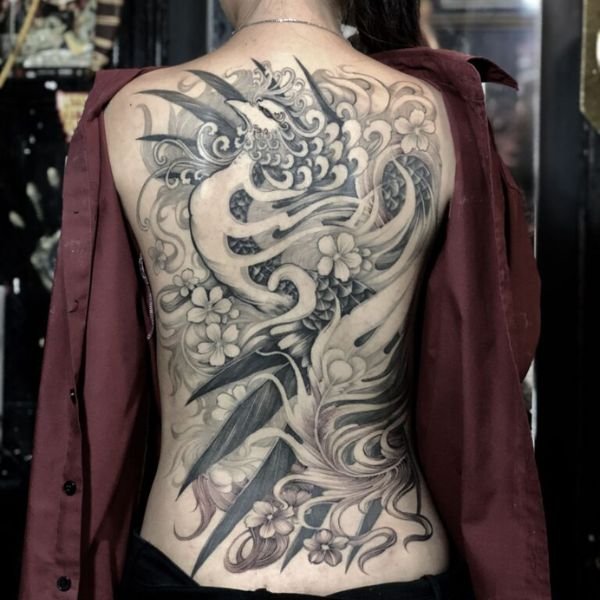 Tattoo bít lưng nữ đẹp