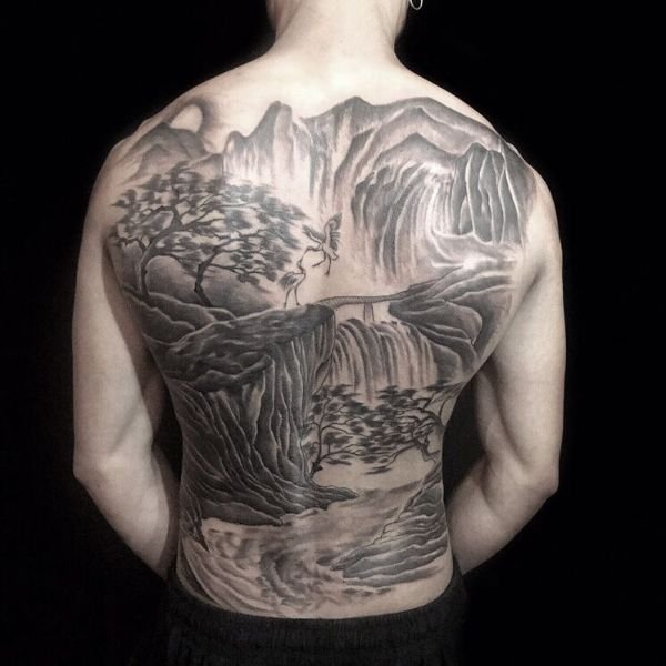 Tattoo bít lưng phong cảnh