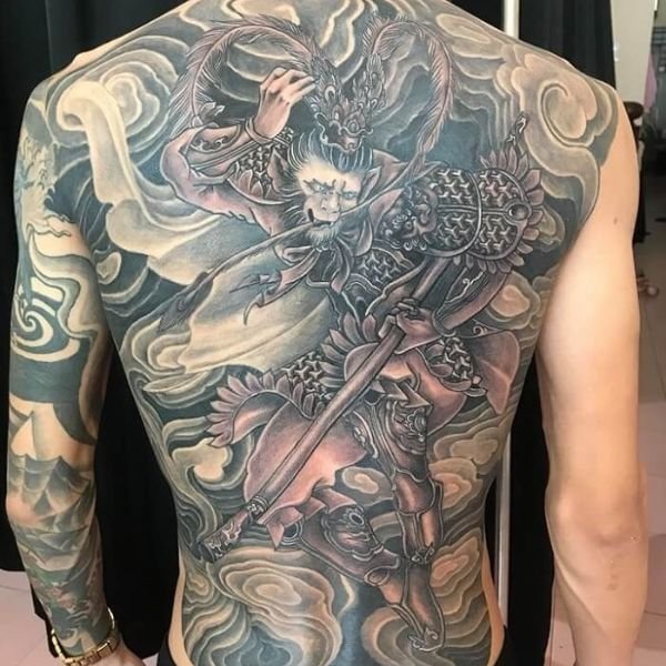 Tattoo bít lưng tôn ngộ không