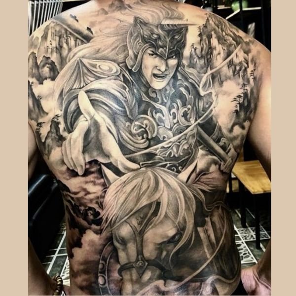 Tattoo bít lưng triệu vân