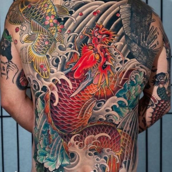 Tattoo cá chép hóa rồng màu đỏ