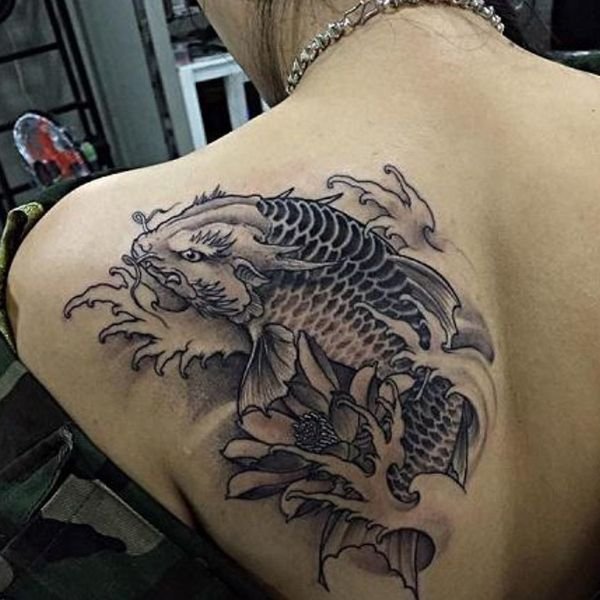 Tattoo cá chép hóa rồng nửa lưng