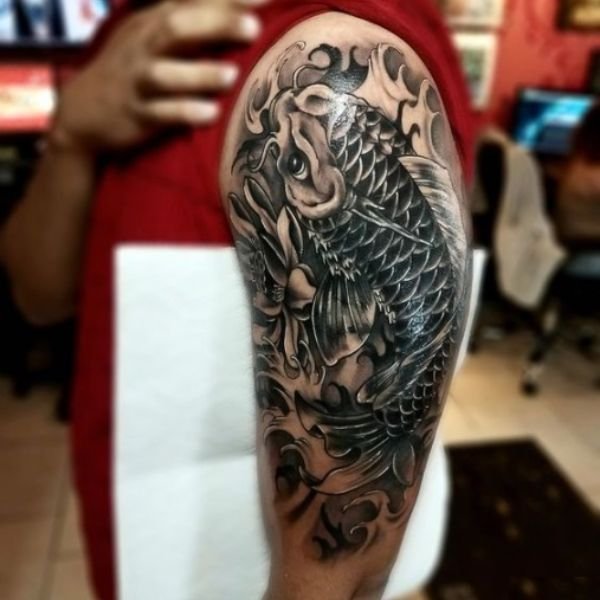 Tattoo cá chép hóa rồng ở bả vai