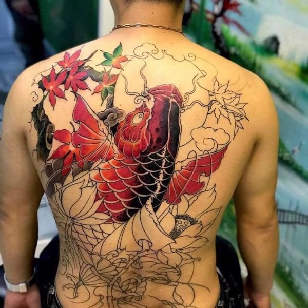 Tattoo cá chép hóa rồng ở lưng đẹp