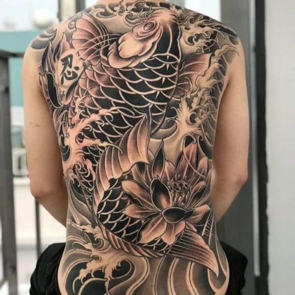 Tattoo cá chép hóa rồng ở lưng