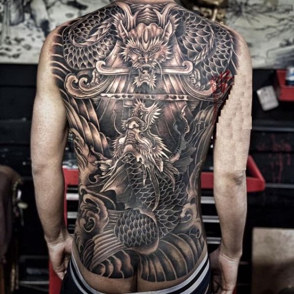 Tattoo cá chép hóa rồng vượt quỷ môn quan