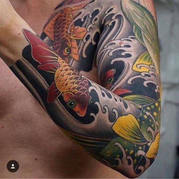 Tattoo cá chép hoa sen tay và vai