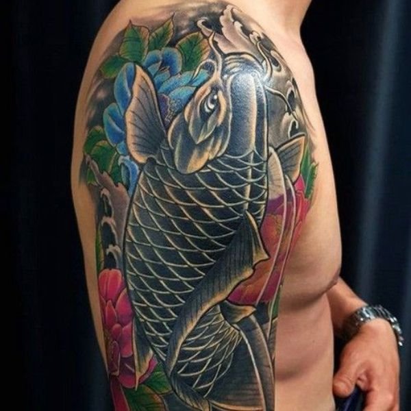 Tattoo cá chép hoa sen bắp tay