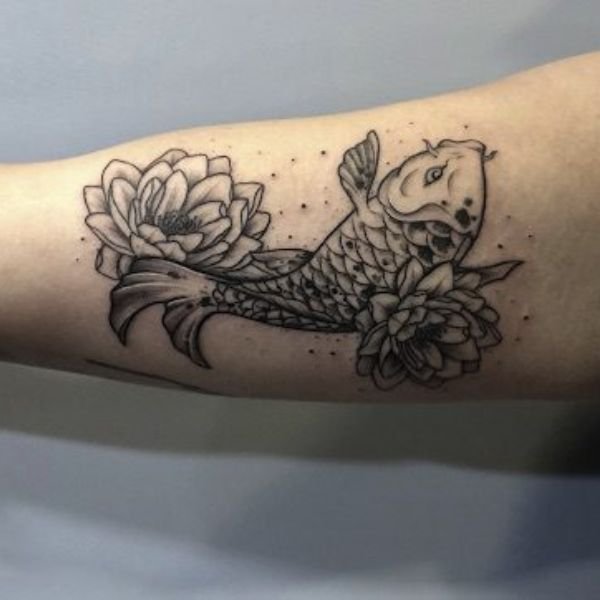 Tattoo cá chép hoa sen đơn giản