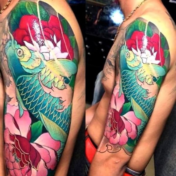 Tattoo cá chép hoa sen màu bắp tay