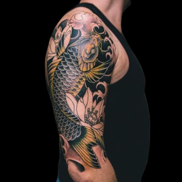 Tattoo hoa sen ở tay