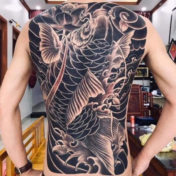 Tattoo cá chép kín lưng full mục đen