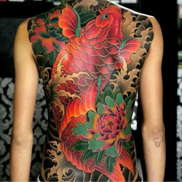 Tattoo cá chép kín lưng hợp mệnh