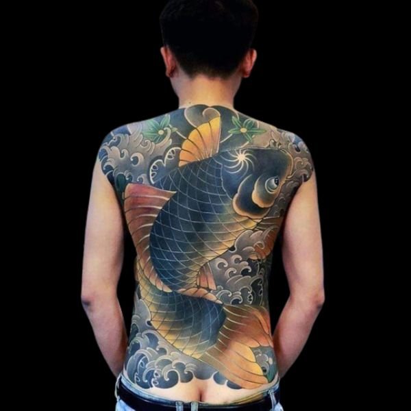 Tattoo cá chép kín lưng nhạt cổ