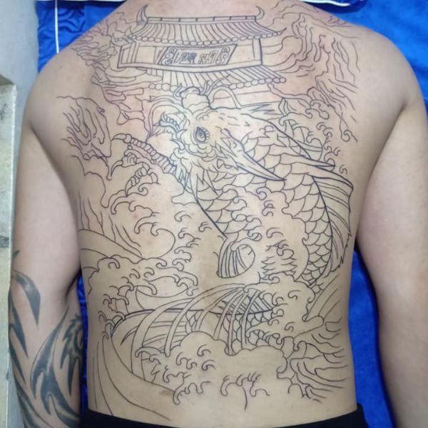 Tattoo cá chép kín lưng khung