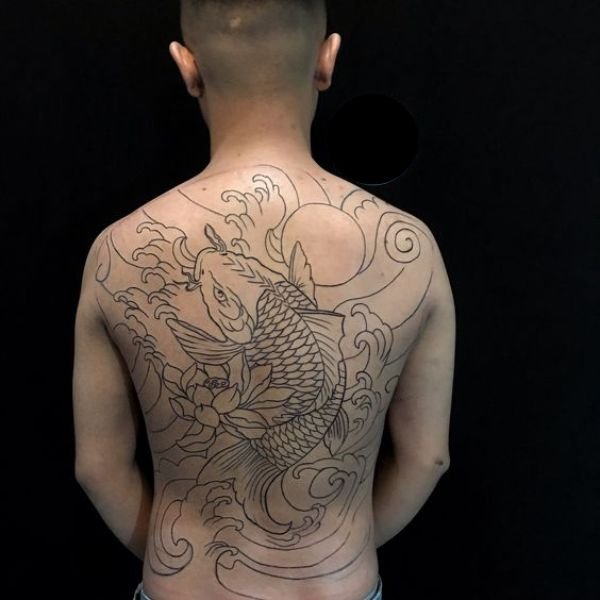 Tattoo cá chép kín lưng khung mẫu