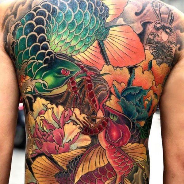 Tattoo cá rồng ở lưng