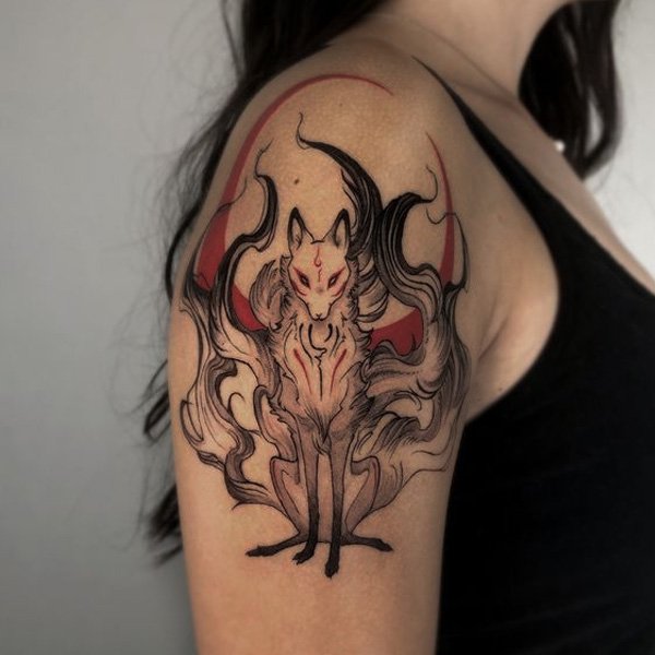 Tattoo hồ ly chín đuôi cho nữ