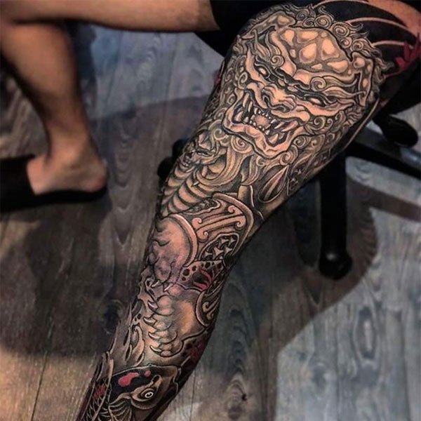 Tattoo chân nam kín