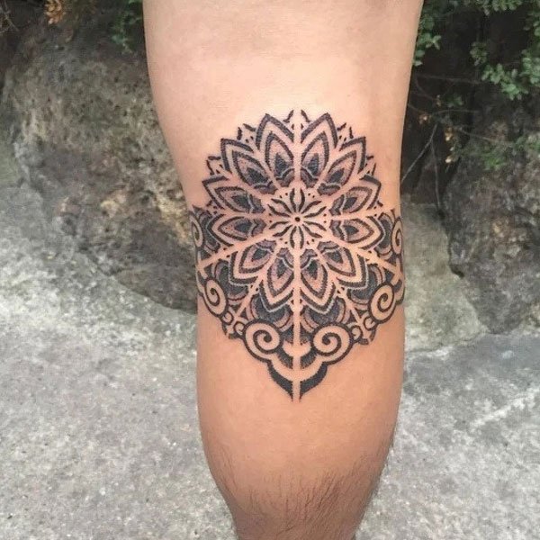 Tattoo chân nam ký tự đẹp