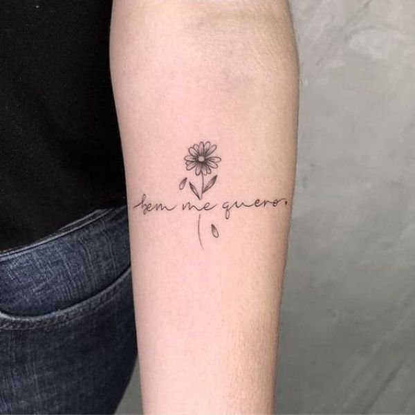 Tattoo chữ đẹp cho nữ ở tay đơn giản