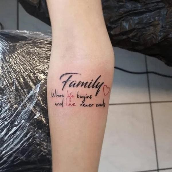 Tattoo chữ family đẹp cho nữ