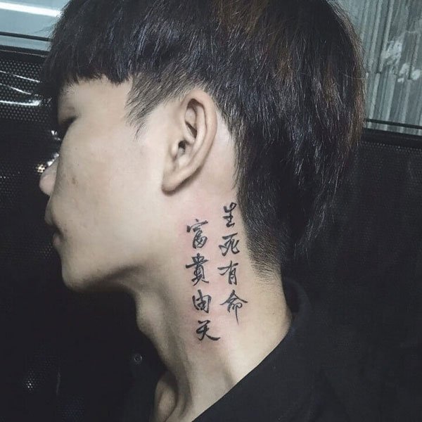 Tattoo chữ ở cổ hán đẹp