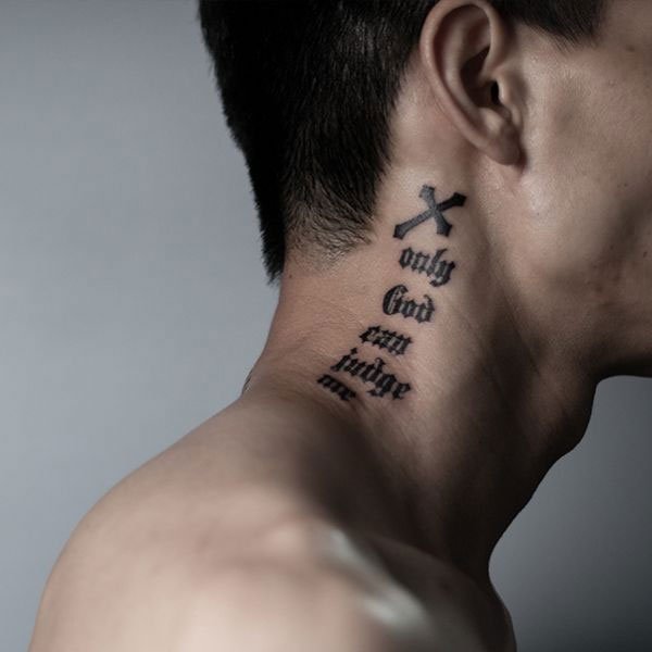 Tattoo chữ ở cổ tiếng anh