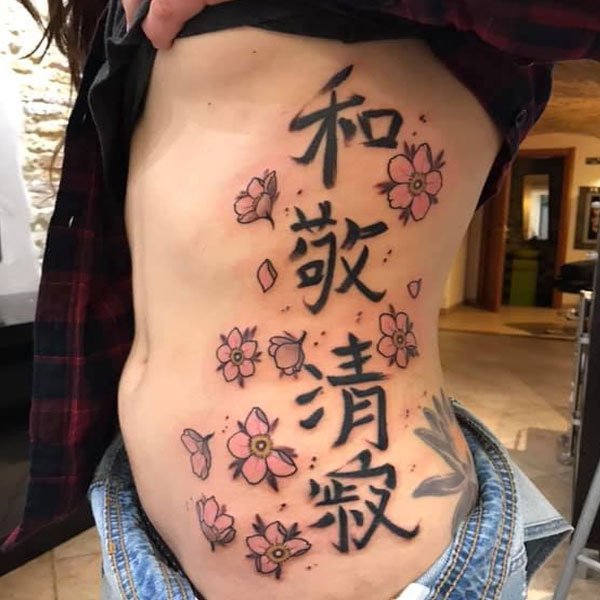 Tattoo chữ tàu ở sườn ý nghĩa