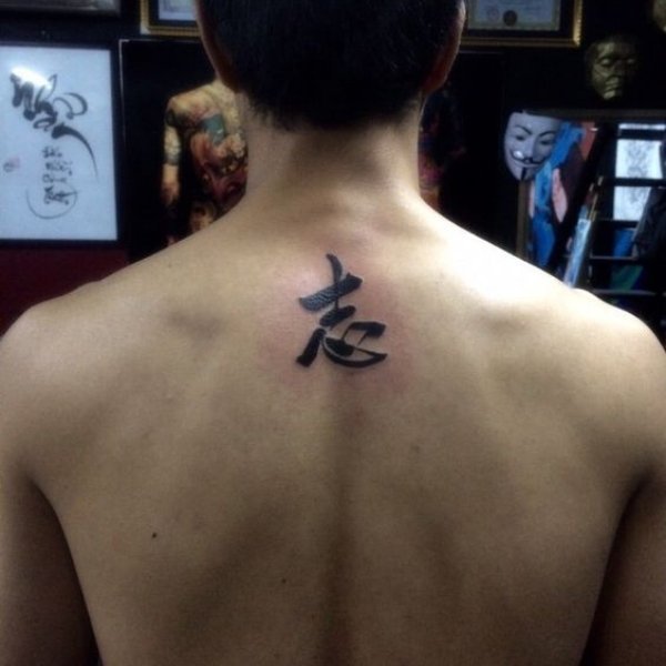 Tattoo chữ tàu sau gáy