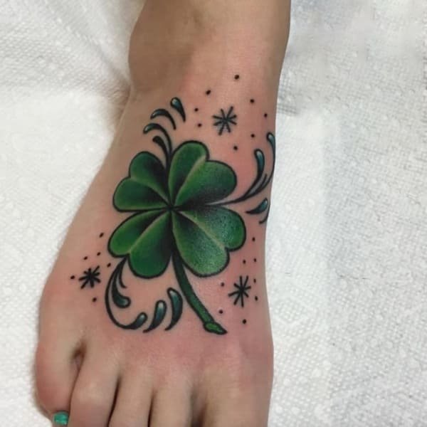 Tattoo cỏ 3 lá may mắn