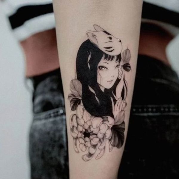 Tattoo cô gái buồn đeo mặt nạ trên đầu