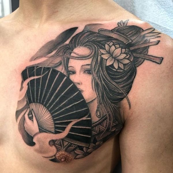 Tattoo cô gái nhật cầm quạt