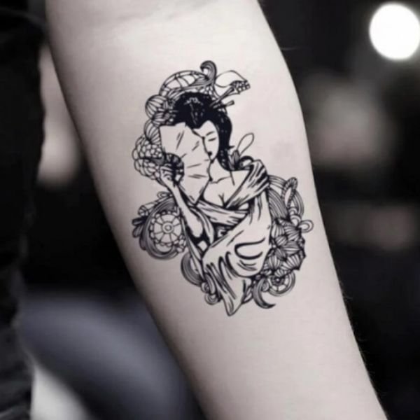 Tattoo cô gái nhật mini