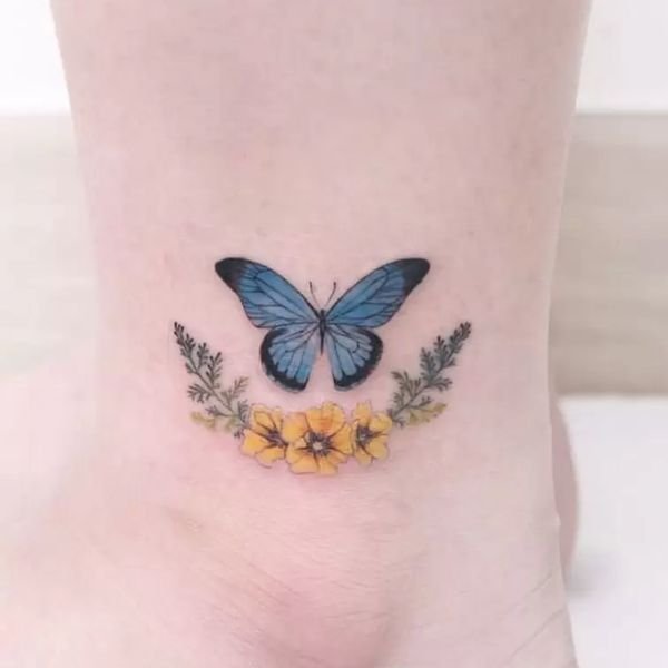 Tattoo con bướm ở cổ chân