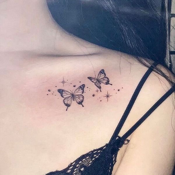 Tattoo con bướm ở ngực